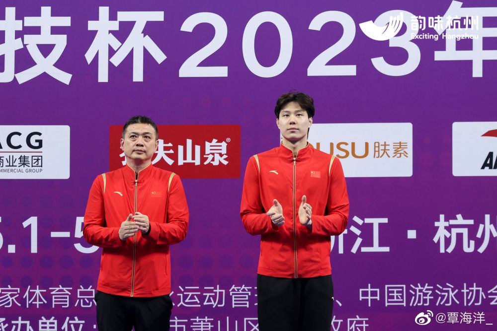 桐人、亚丝娜与同伴穿梭于霓虹剑影间奋力御敌，与其展开了殊死搏斗
